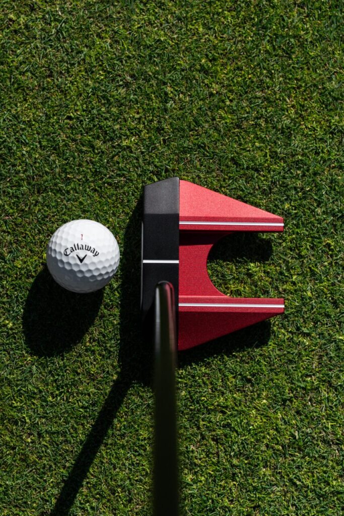 特徴とテクノロジー｜Square 2 Square TRI-HOT SBパター,シングルベントがヒールへのシャフトの装着を可能に